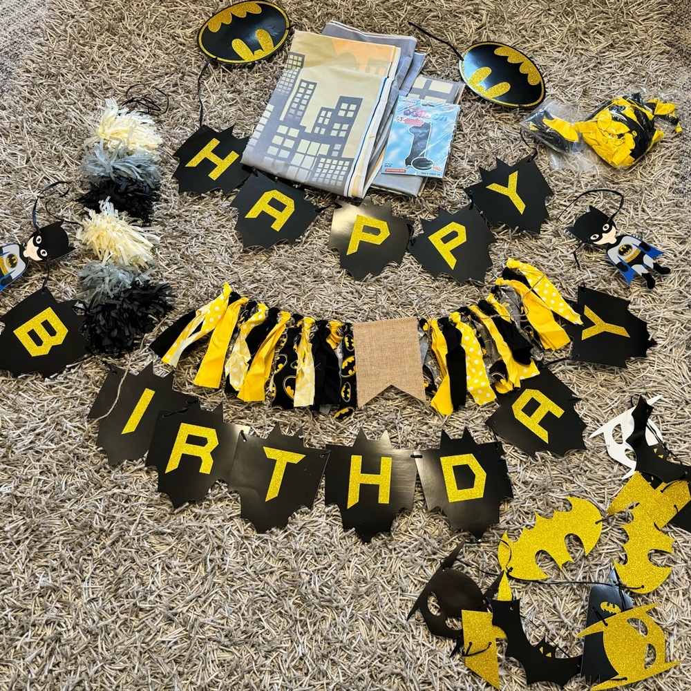 Batman Party Decor! Many Pieces of decor!!
